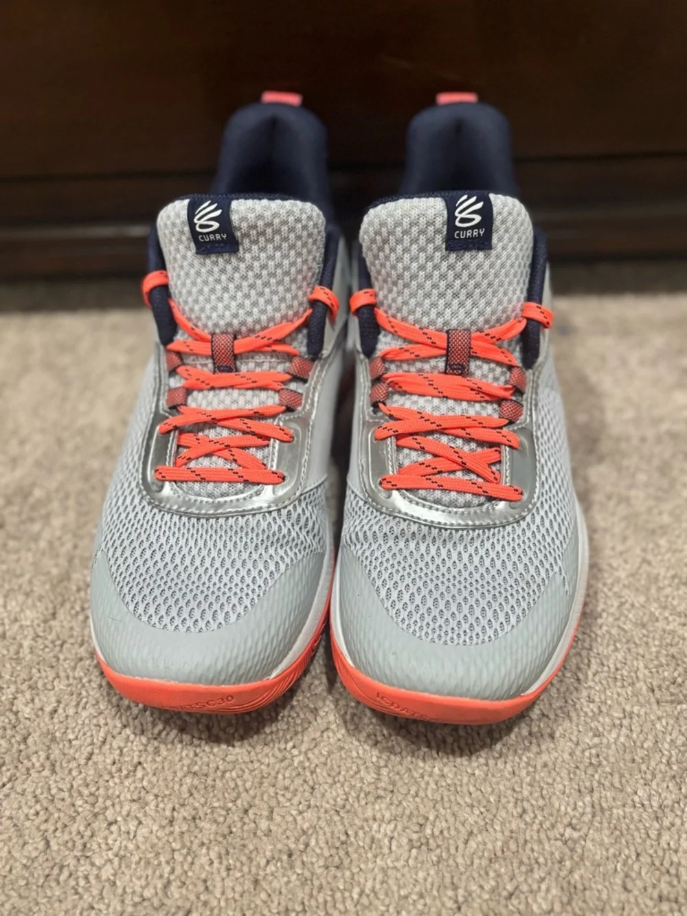 Under Armour Basketball Shoes Men’s‎ 9.5 Curry 3z6 Gray and Red/Orange Sneakers